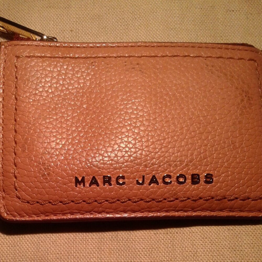 Marc Jacobs Two-Tone Small Zipper Coin and Card Wallet w/gold key ring